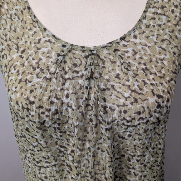 Banana Republic Silk Blouse. - Picture 3 of 8